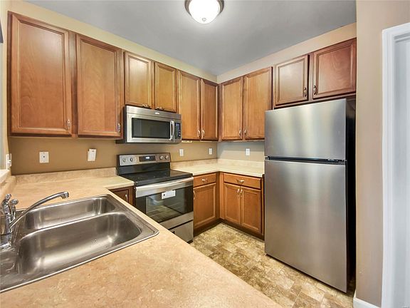 2nd image of 6431 Brookfield Court Dr APT 208