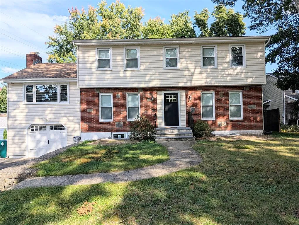 4 bed, 2306 sqft, $2,700 — Photo 1
