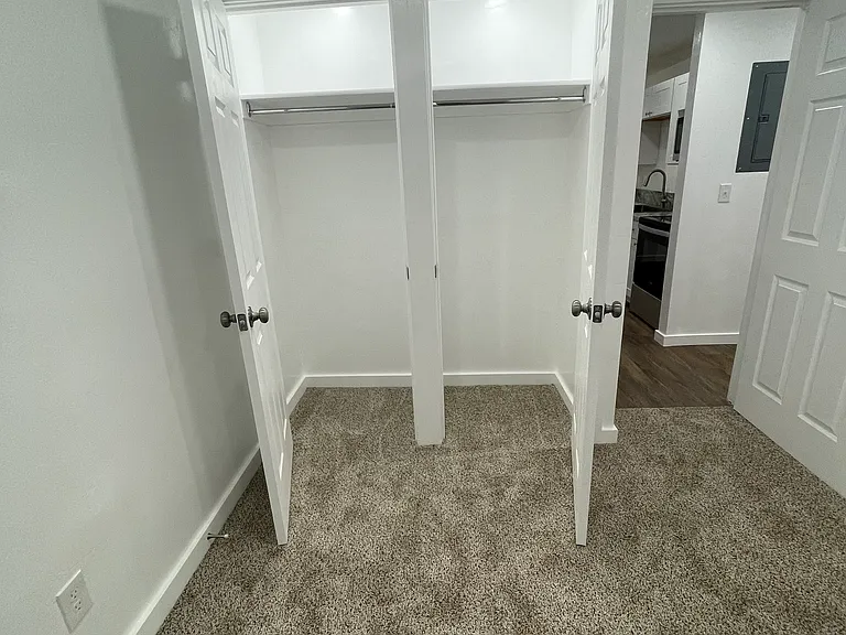 2204 E Hugo Ave — Photo 8