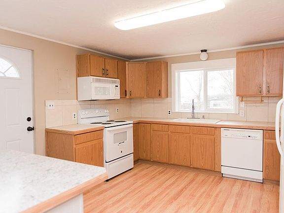 4th image of 1744 Canary Ave