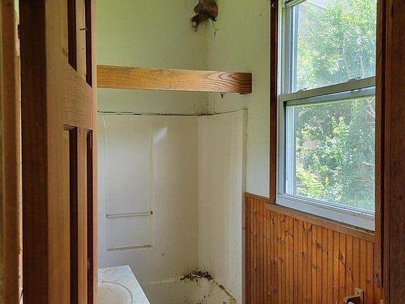 3rd image of 645 Laurel St