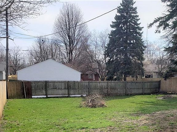 4th image of 35522 Dewey Dr