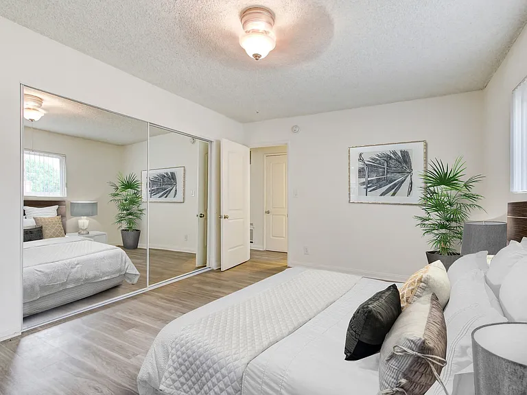 Woodman Apartments — Photo 32