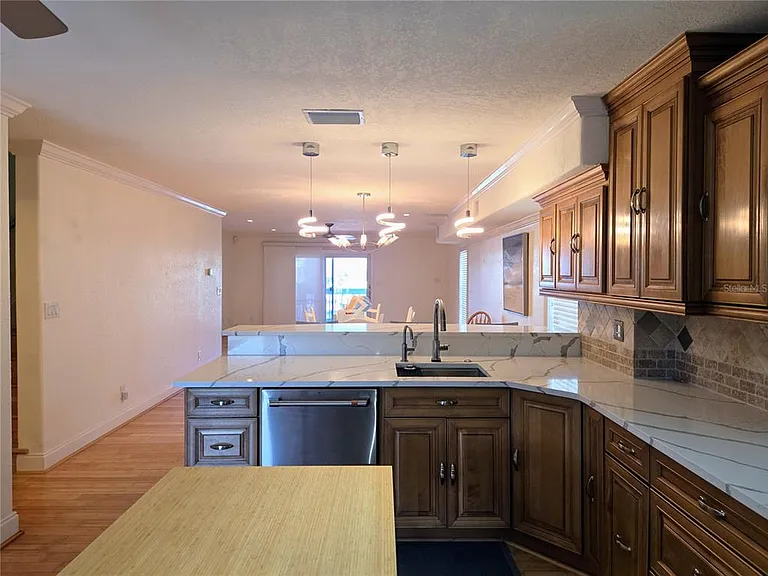 11820 Capri Cir S — Photo 7