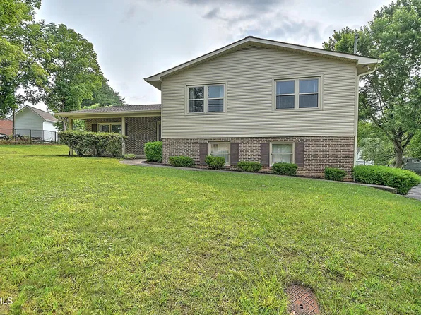 1712 W Lakeview Dr, Johnson City, TN 37601