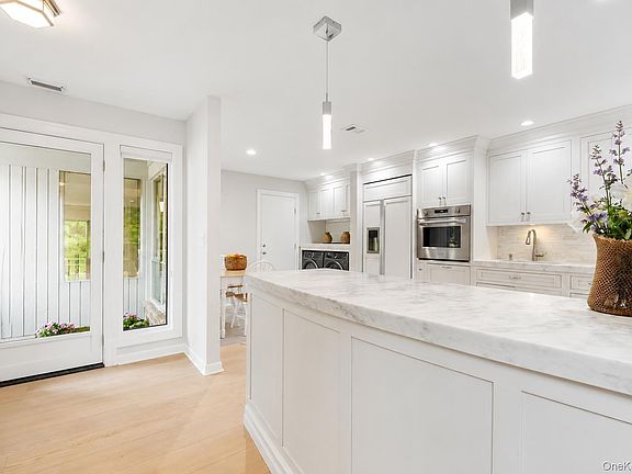 4th image of 225 Hamlet Drive