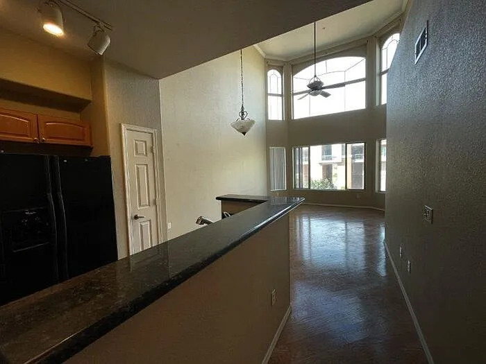 435 W Rio Salado Pkwy #301 — Photo 3