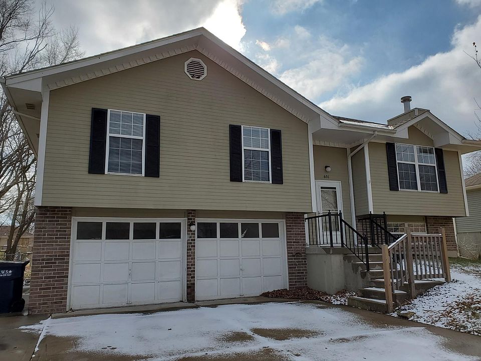 1st image of 601 NW Willow Dr