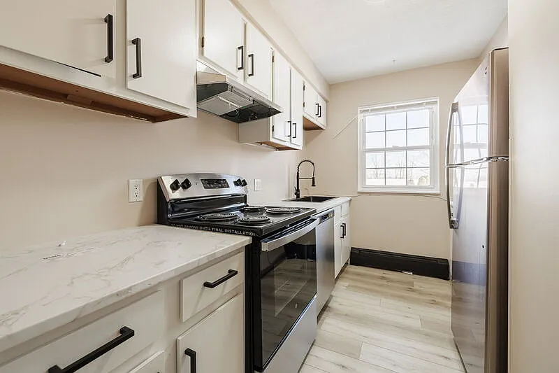 Holcomb Village Apartments — Photo 4