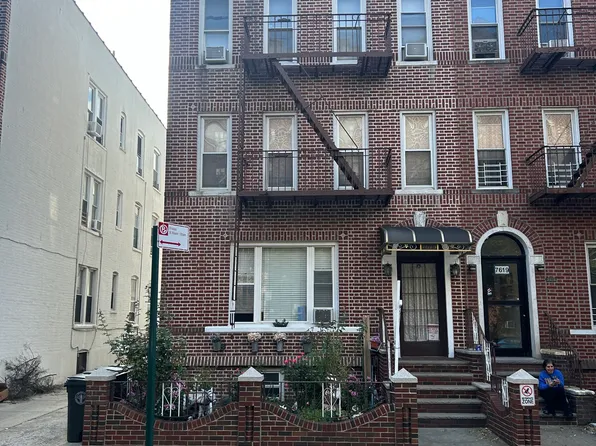 7615 21st Avenue image 1 of 4