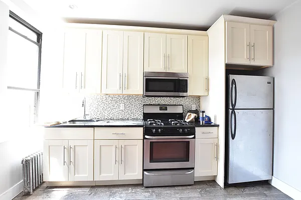 Rented by Clove Realty LLC | media 4