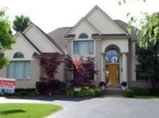 7037 Balmoral Dr, West Bloomfield, MI