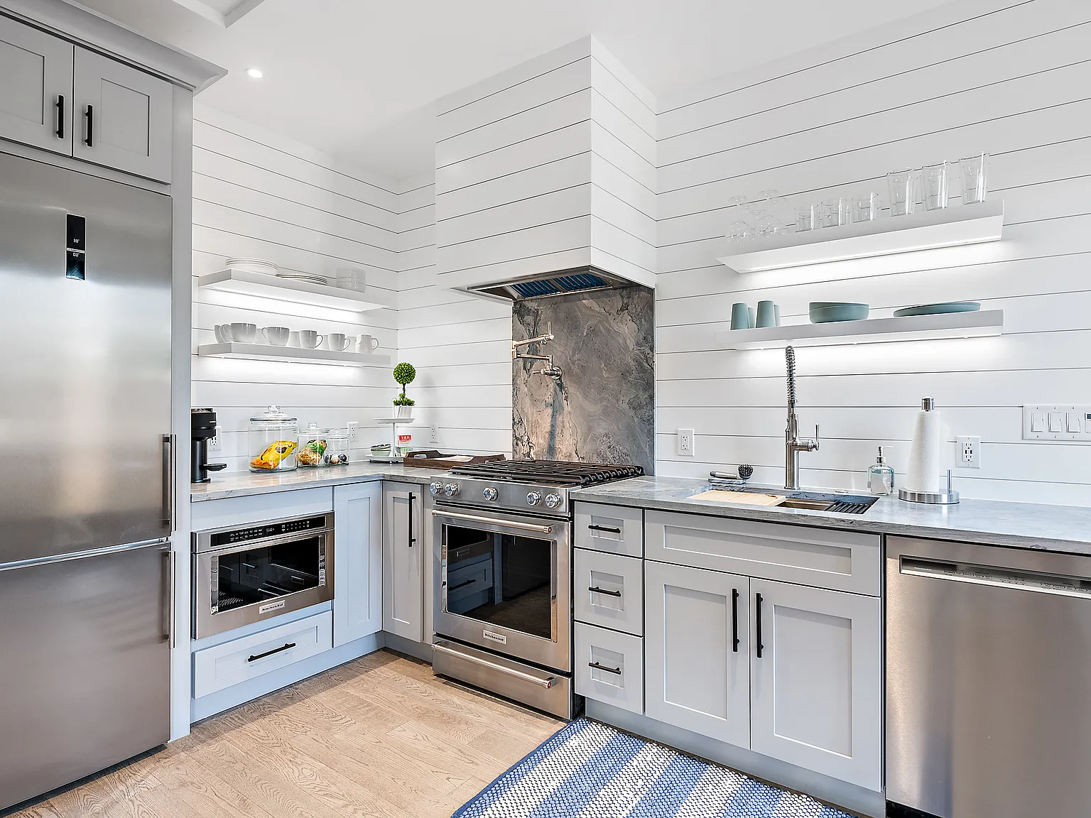1 bed, 400 sqft, $2,200 — Photo 3