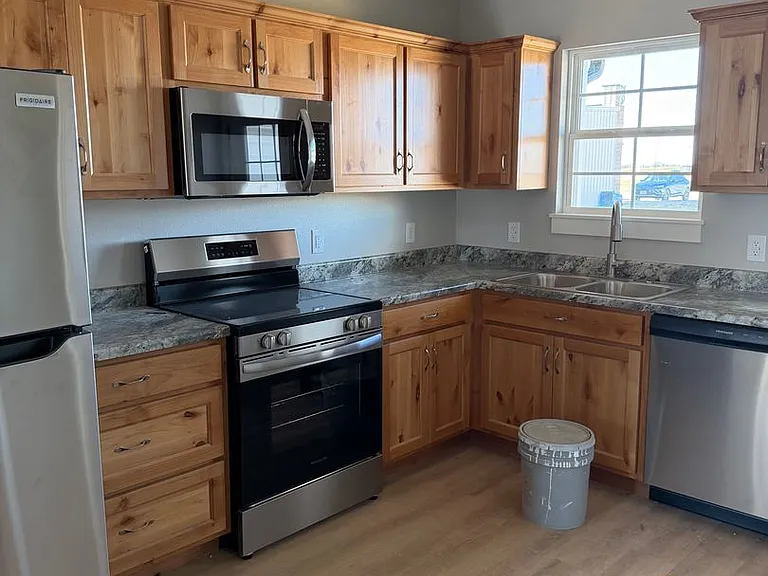 2901-2906 Sandstone Ln — Photo 3