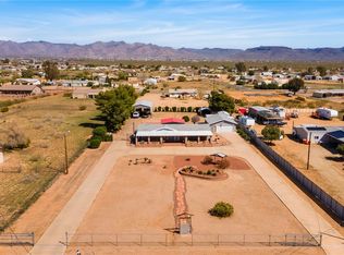 672 S Salt Rd, Golden Valley, AZ 86413