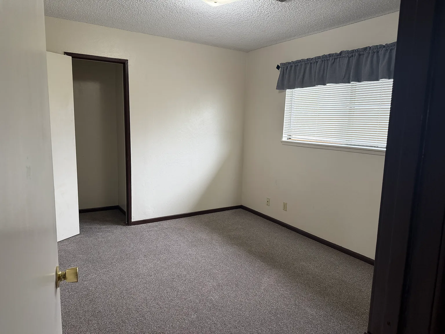 5 bed, 1900 sqft, $4,000 — Photo 3
