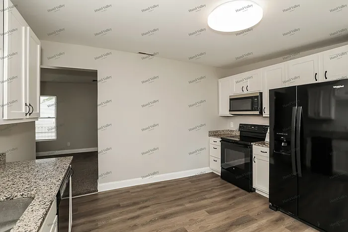 103 E Mechanic St — Photo 5