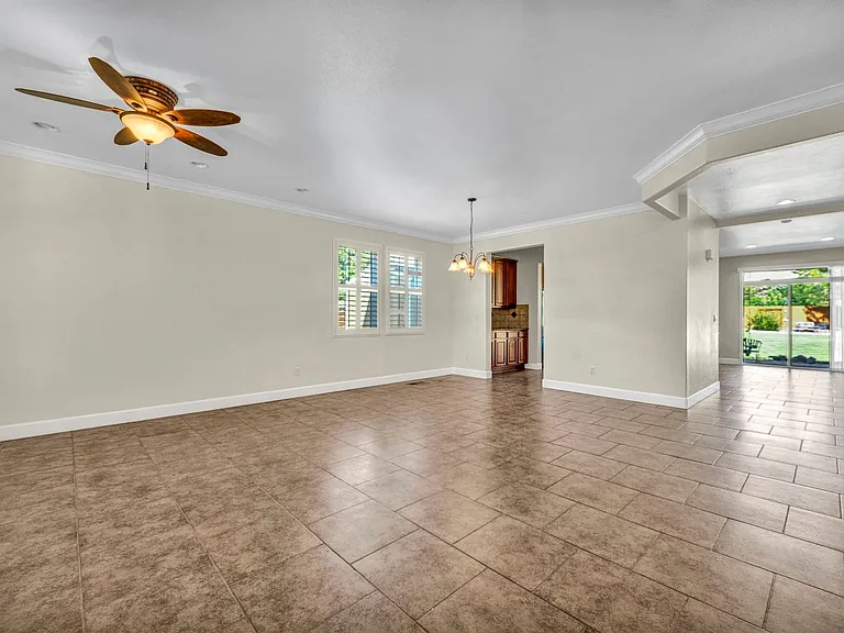 2425 Crooked Canyon Ct — Photo 11