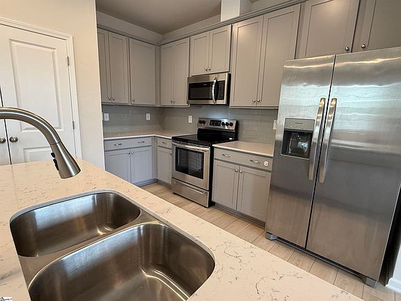 5th image of 270 E Compass Way