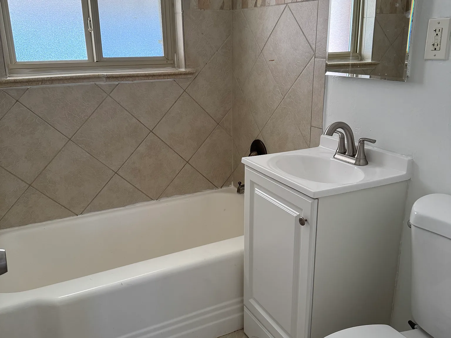 3 bed, 1016 sqft, $1,100 — Photo 4
