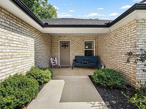 5th image of 209 Lee Dr