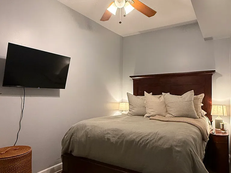 1038 N Hermitage Ave — Photo 8