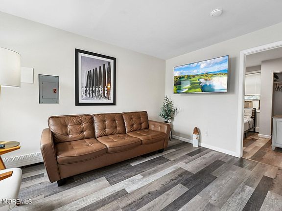 3rd image of 223 Hamilton Avenue