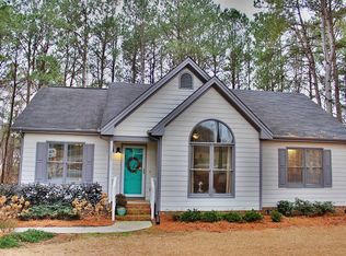 909 Cahlfield Ct, Fuquay Varina, NC 27526