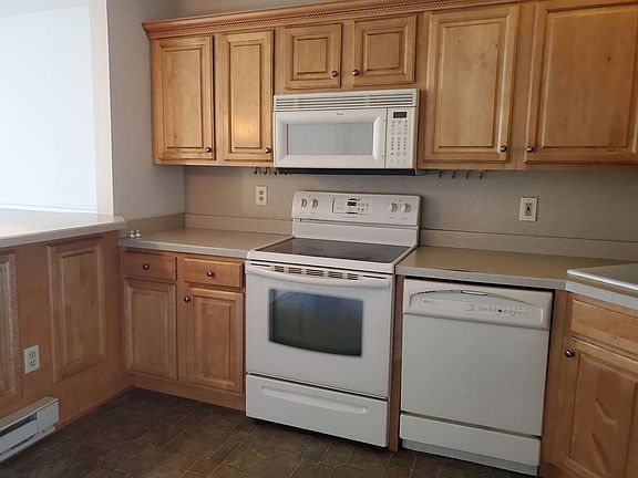 4th image of 100 Pickwick Pl