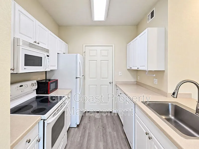 2 bed, 2.0 bath, 1009 sqft, $1,740 — Photo 4