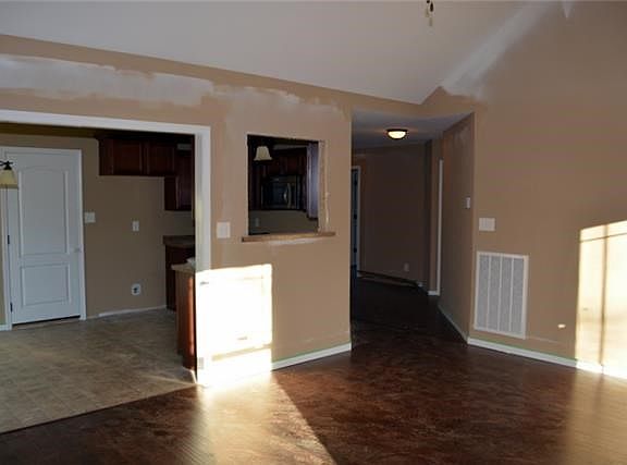 5th image of 2855 Kettle Ct