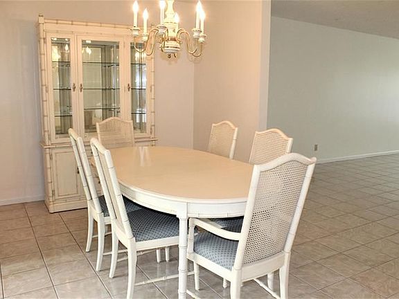 5th image of 9885 Pecan Tree Dr APT B