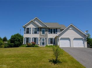 301 Steven Dr, Lenhartsville, PA 19534