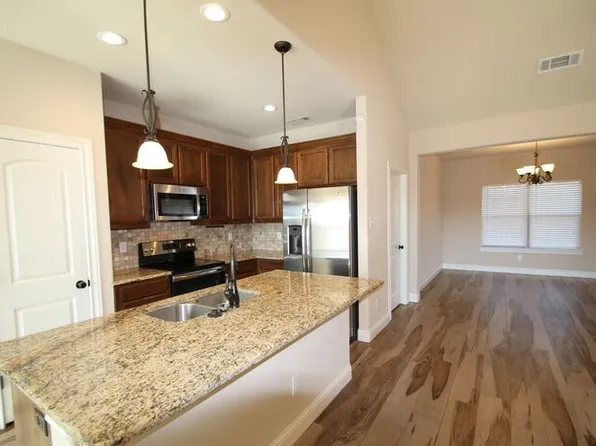 8009 Bangor Dr, Benbrook, TX 76116