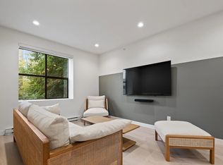 382 Powell St #1, Vancouver, BC V6A 1G4