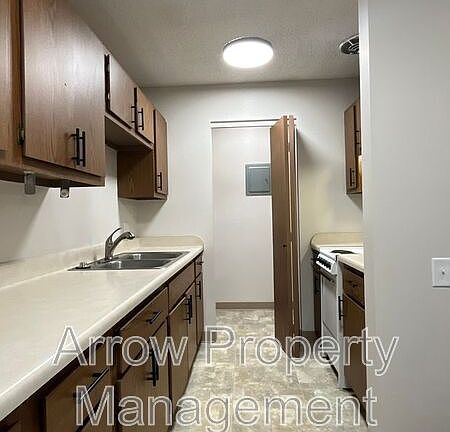 4th image of 11141 N 137th St Unit 61