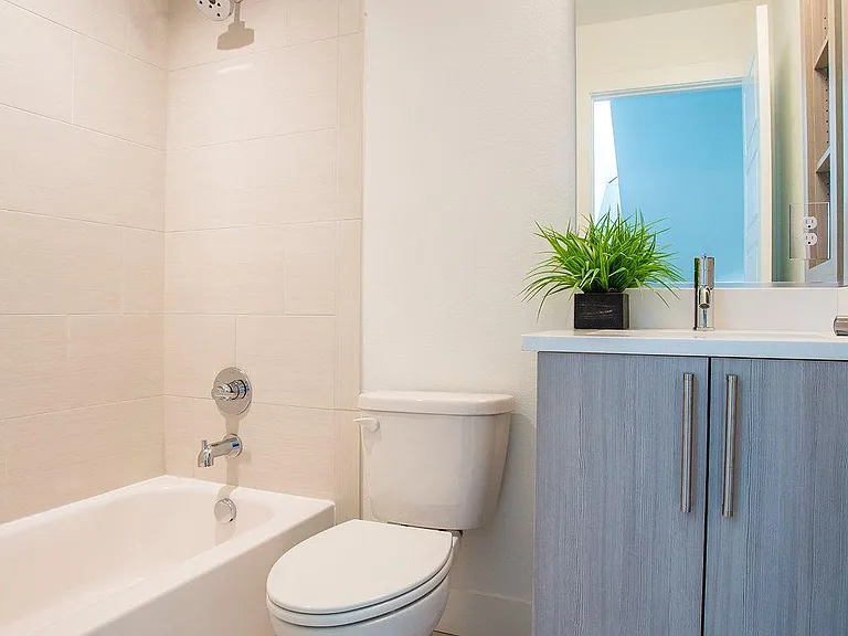 2nd Fl Full Bath