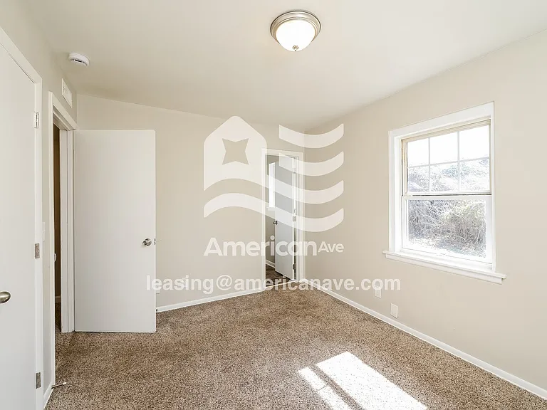 711994_009_wm_-_main_bedroom_13618810.jpg