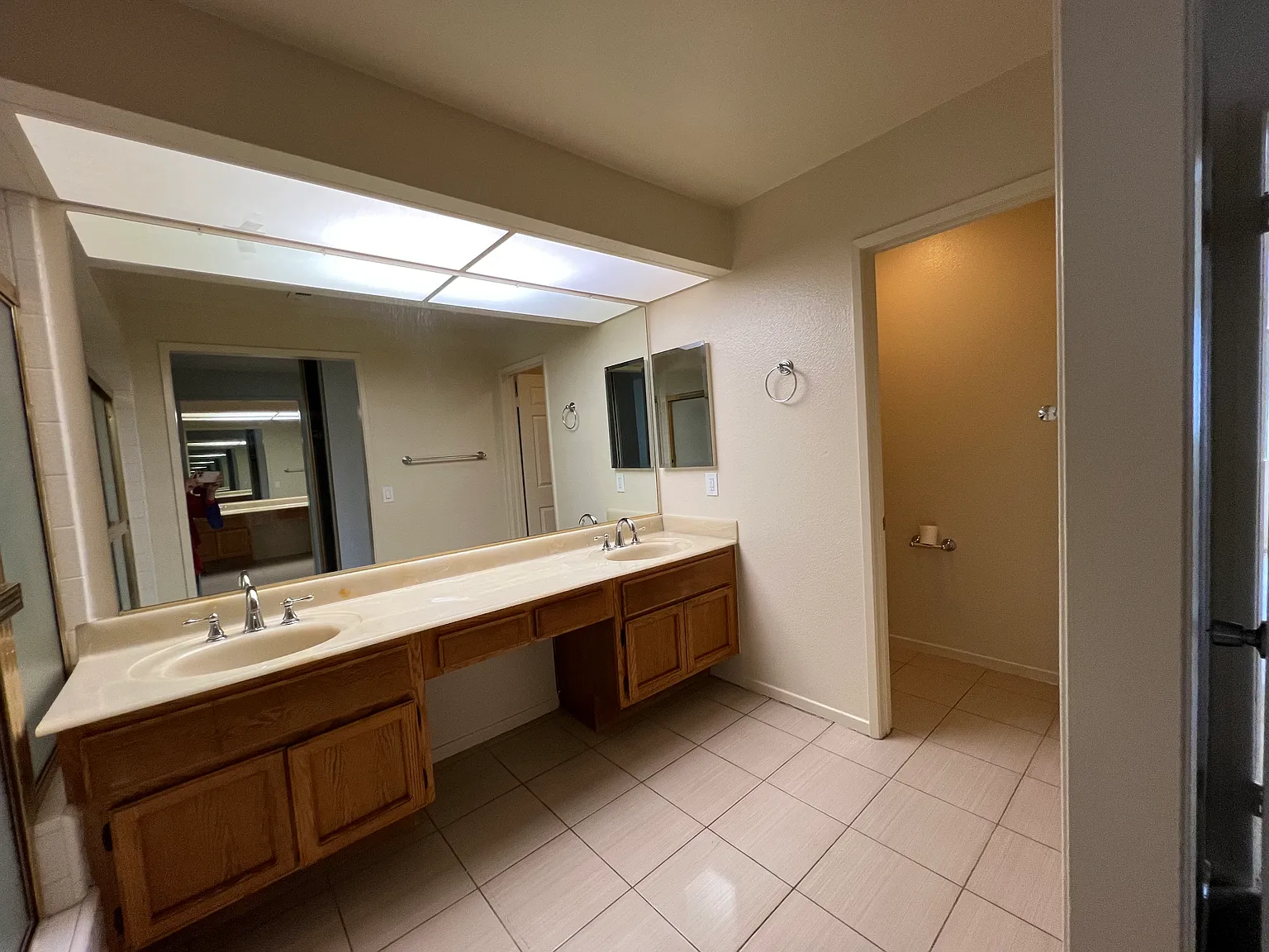 3 bed, 2.5 bath, 2054 sqft, $3,450 — Photo 4