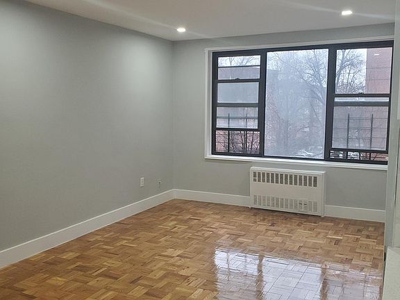 5th image of 523 Riverdale Ave #3