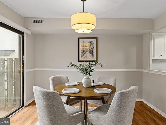 3rd image of 297 Summit House