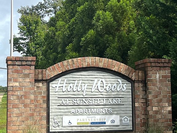 2nd image of 2000 Reef Ct #1B-1Ba-910Sqft