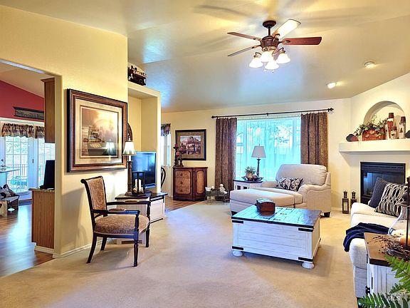 5th image of 951 Aspenwood Ln