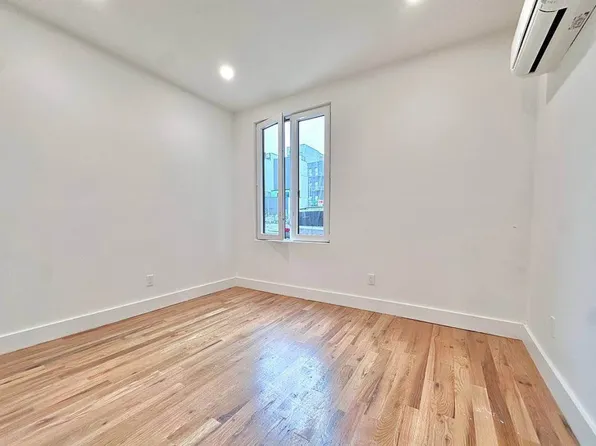 465 Grand Street image 3 of 6