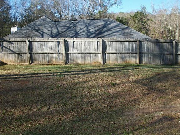 5th image of 611 Antler Dr