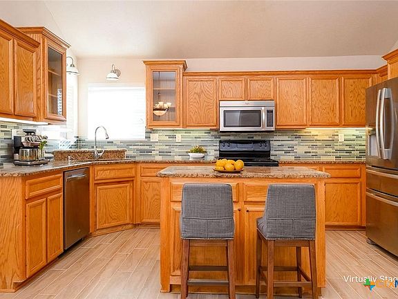 3rd image of 416 Canoe Dr