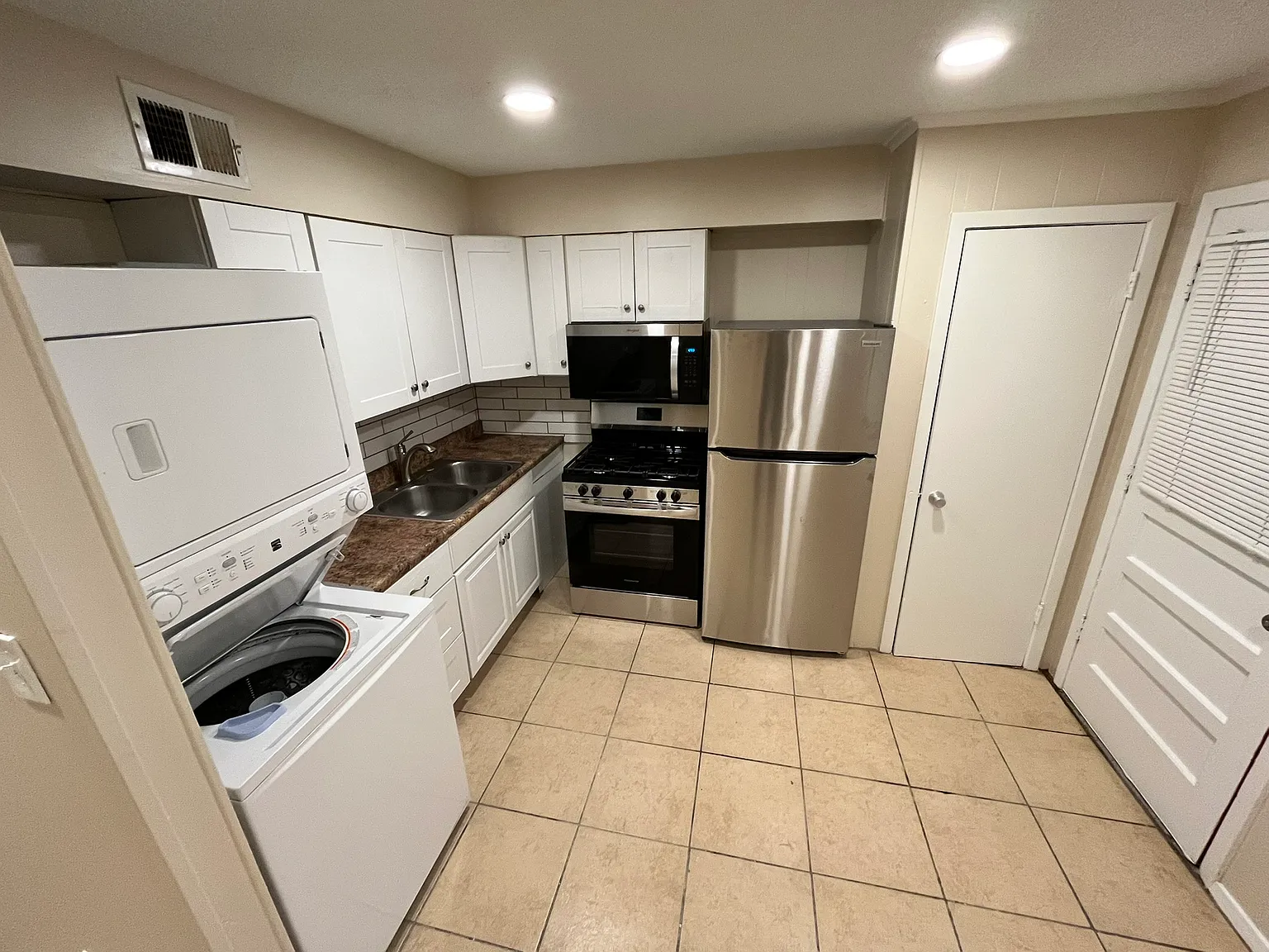 2 bed, $1,095 — Photo 2