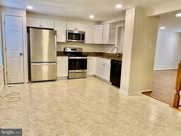 610 Coral Reef Dr — Photo 10