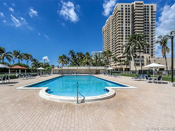 5th image of 2625 Collins Ave APT 312