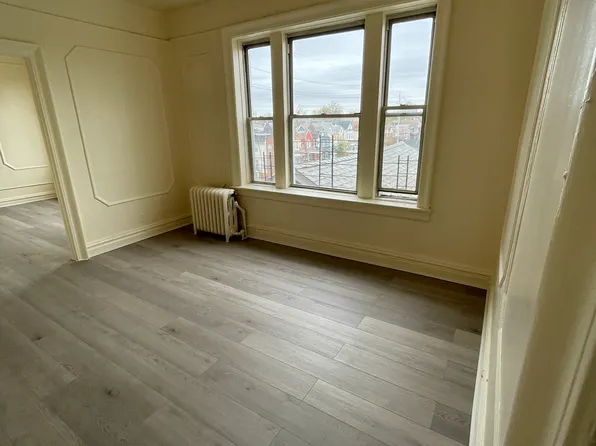 142 Arlington Avenue image 2 of 6